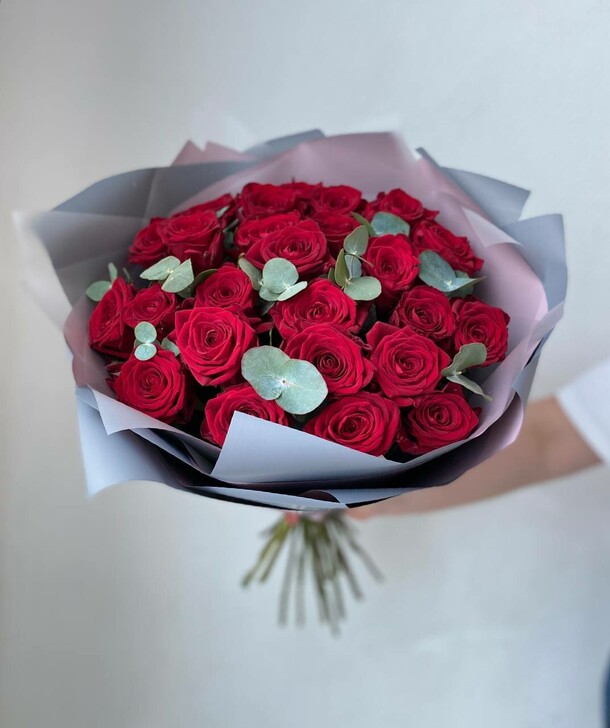 Букет красных роз, артикул F1254928 - 8150 рублей, доставка по городу. Flawery - доставка цветов