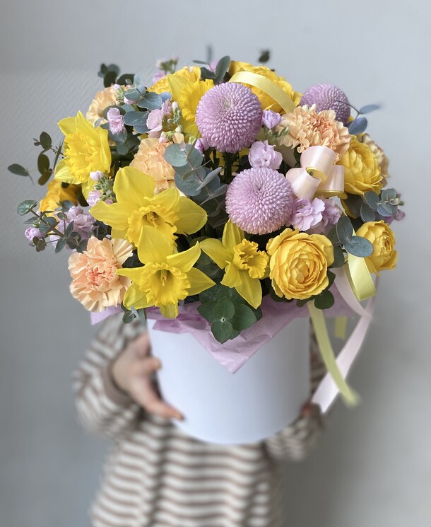 Весенние цветы, артикул F1261381 - 9400 рублей, доставка по городу. Flawery - доставка цветов