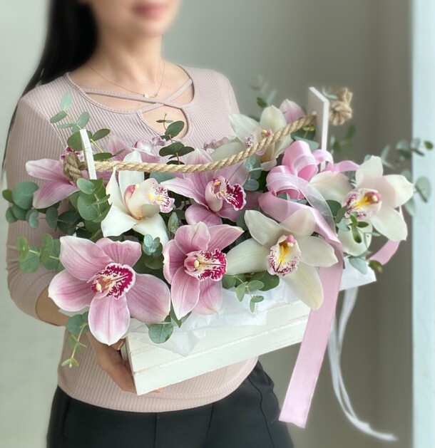 Стильная композиция с орхидеями, артикул F1261554 - 6900 рублей, доставка по городу. Flawery - доставка цветов