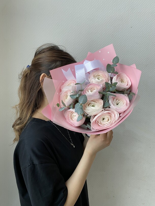 Ранункулюсы, артикул F1263850 - 7200 рублей, доставка по городу. Flawery - доставка цветов