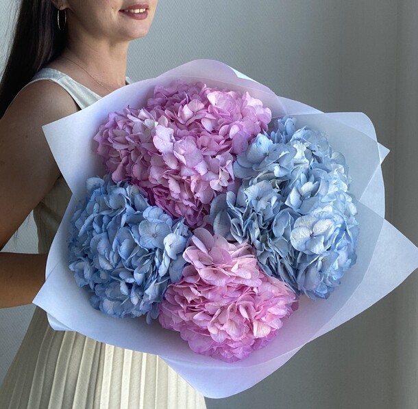 Пышные гортензии, артикул F1310147 - 5850 рублей, доставка по городу. Flawery - доставка цветов