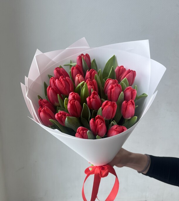 Красные тюльпаны, артикул F1382585 - 5850 рублей, доставка по городу. Flawery - доставка цветов