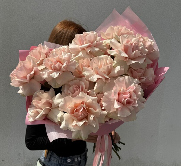 Французские розы - шикарный букет, артикул F1453129 - 14000 рублей, доставка по городу. Flawery - доставка цветов