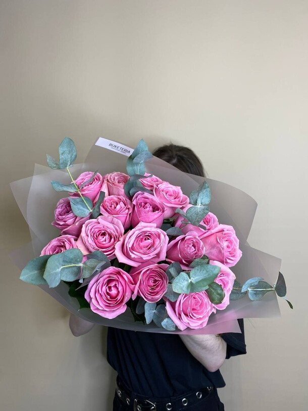 Розы с эвкалиптом, артикул F1447514 - 4490 рублей, доставка по городу. Flawery - доставка цветов