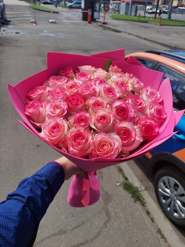 Нежный букет из роз джумилия, артикул F1165158 - 16335 рублей, доставка по городу. Flawery - доставка цветов