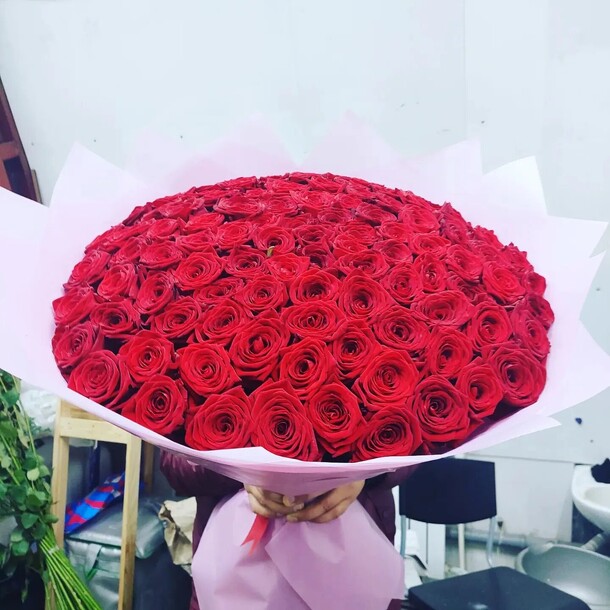 Розы ред наоми, артикул F1165221 - 48399 рублей, доставка по городу. Flawery - доставка цветов