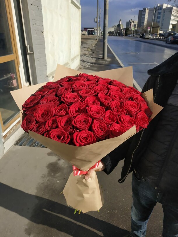 Букет в крафте, артикул F1165353 - 24199 рублей, доставка по городу. Flawery - доставка цветов