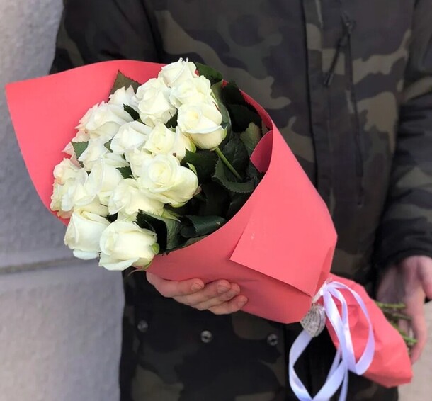 Алые розы, артикул F1170533 - 12099 рублей, доставка по городу. Flawery - доставка цветов