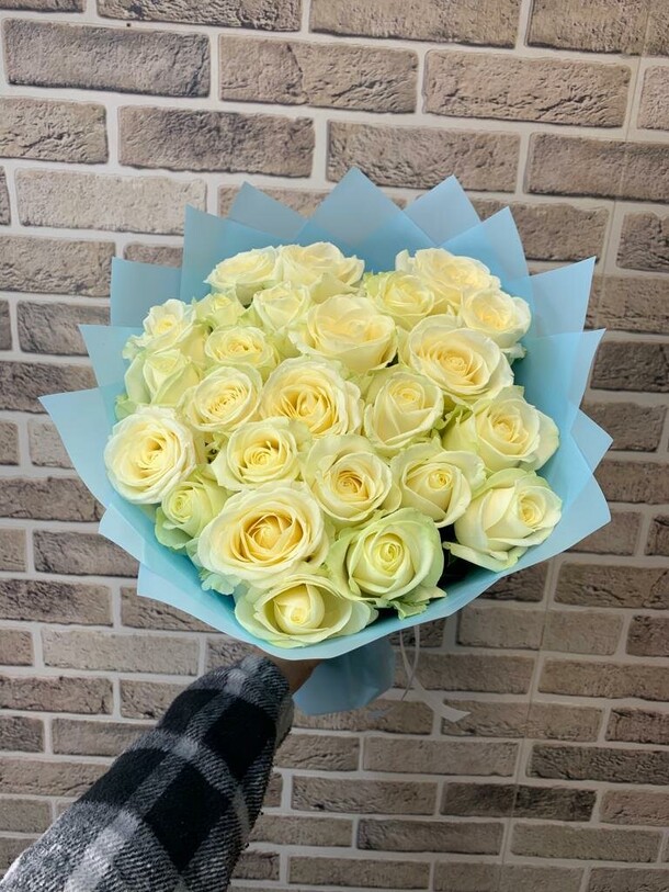 Белые розы, артикул F1192925 - 12100 рублей, доставка по городу. Flawery - доставка цветов