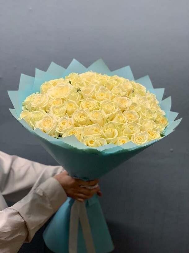 Роза аваланч, артикул F1207368 - 21175 рублей, доставка по городу. Flawery - доставка цветов