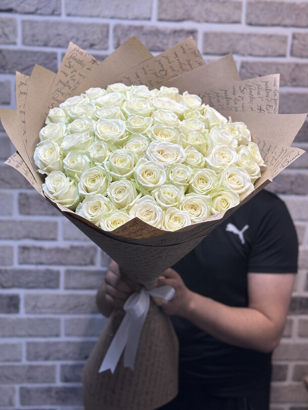 Алые розы, артикул F1213891 - 19965 рублей, доставка по городу. Flawery - доставка цветов