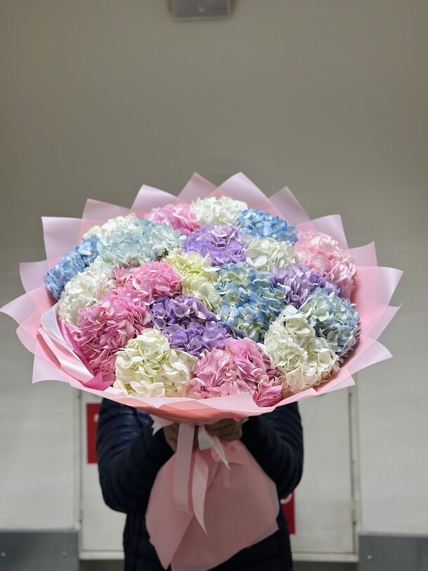 Радуга из гортензий, артикул F1226384 - 41745 рублей, доставка по городу. Flawery - доставка цветов