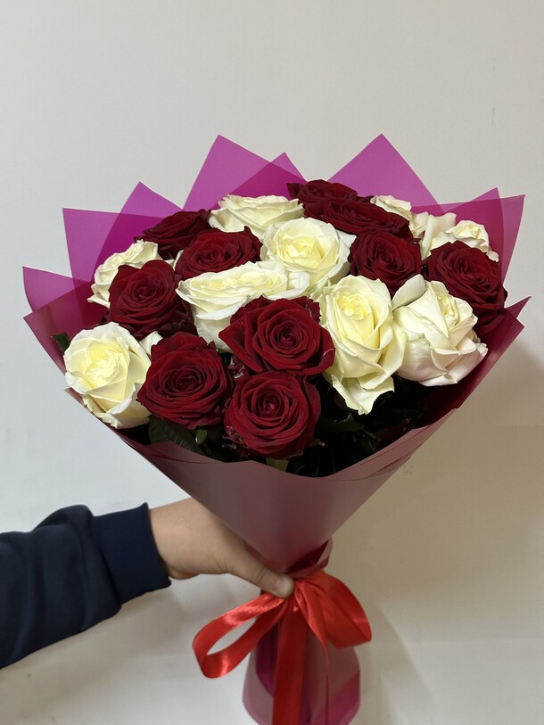 Микс из роз, артикул F1226446 - 9679 рублей, доставка по городу. Flawery - доставка цветов