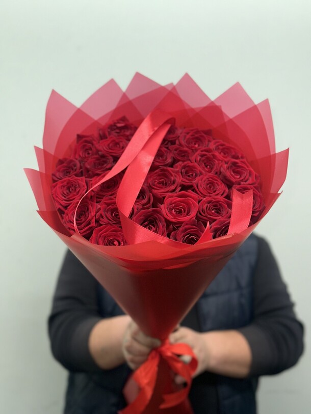 31 роза, артикул F1251147 - 14520 рублей, доставка по городу. Flawery - доставка цветов