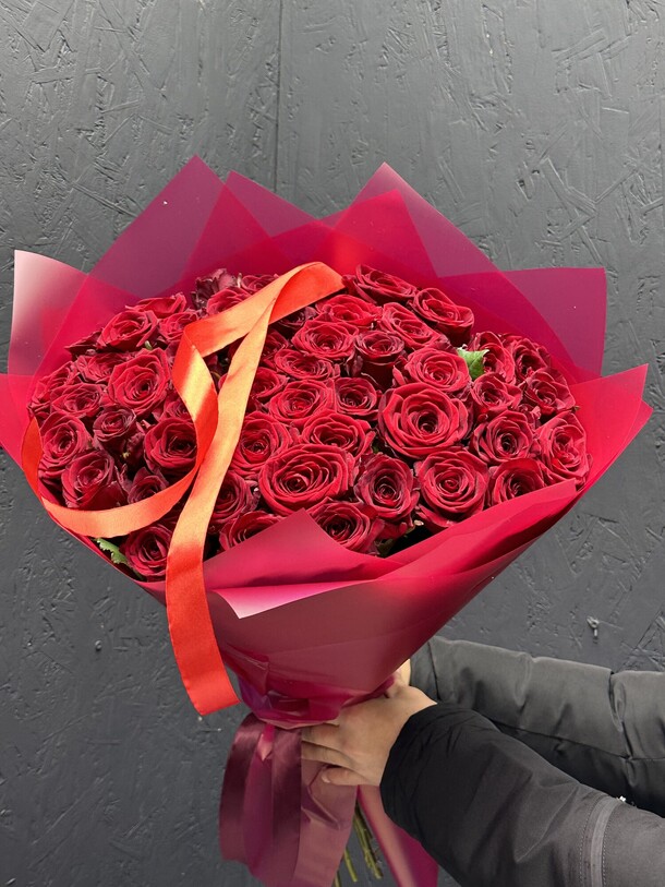 51 роза красная, артикул F1251154 - 19965 рублей, доставка по городу. Flawery - доставка цветов