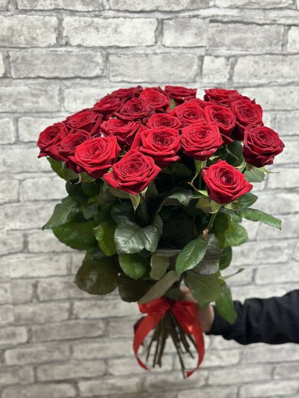 Розы под ленту (25шт), артикул F1260454 - 12099 рублей, доставка по городу. Flawery - доставка цветов