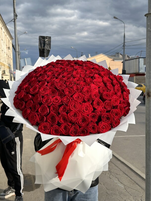 151 роз, артикул F1277921 - 79859 рублей, доставка по городу. Flawery - доставка цветов