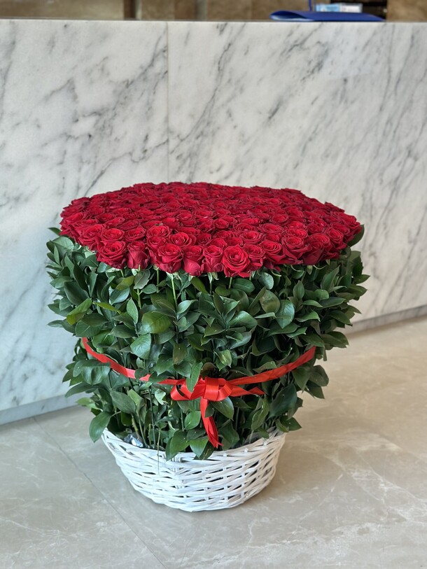 Люкс корзина 201штук, артикул F1305278 - 120999 рублей, доставка по городу. Flawery - доставка цветов