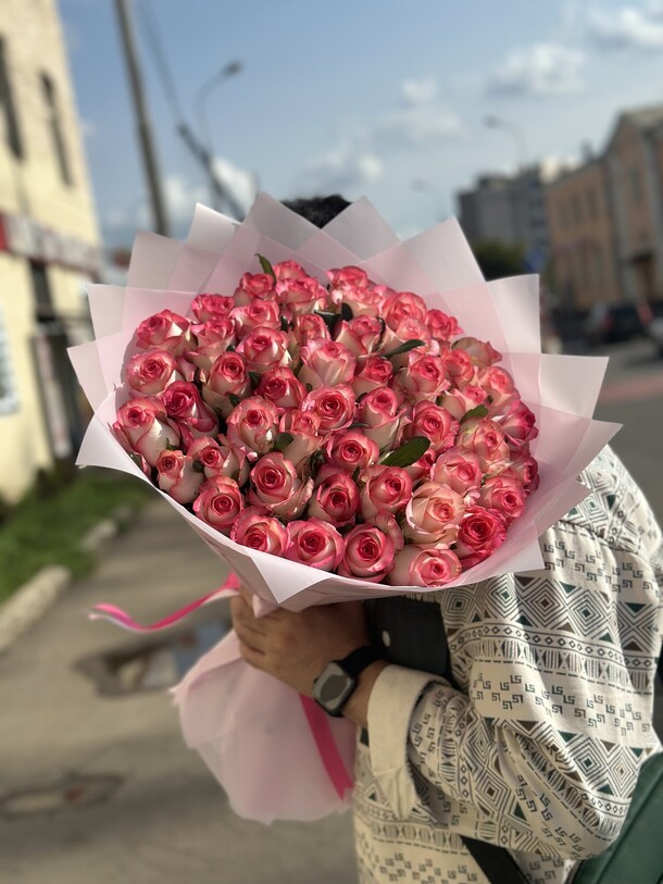 Букет из 51 роз, артикул F1311314 - 21175 рублей, доставка по городу. Flawery - доставка цветов