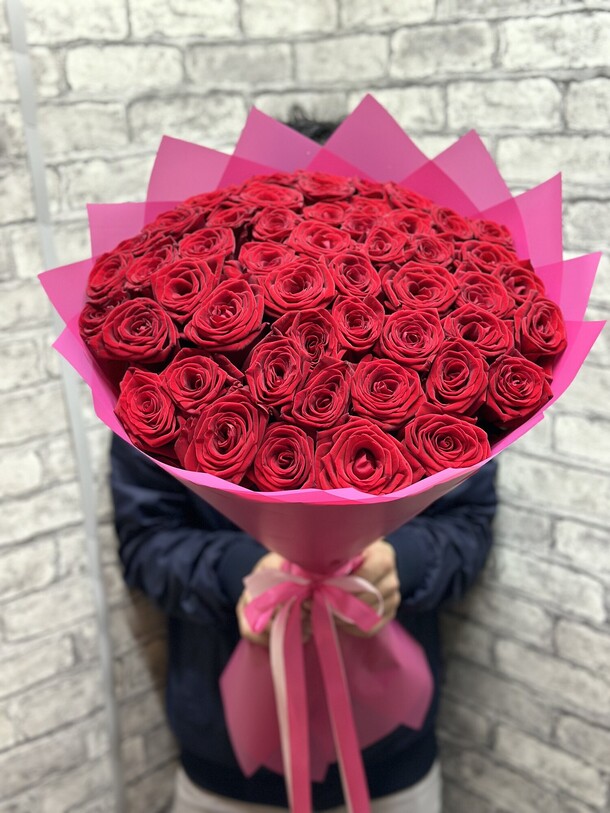 Букет из 51 роз, артикул F1311318 - 21296 рублей, доставка по городу. Flawery - доставка цветов