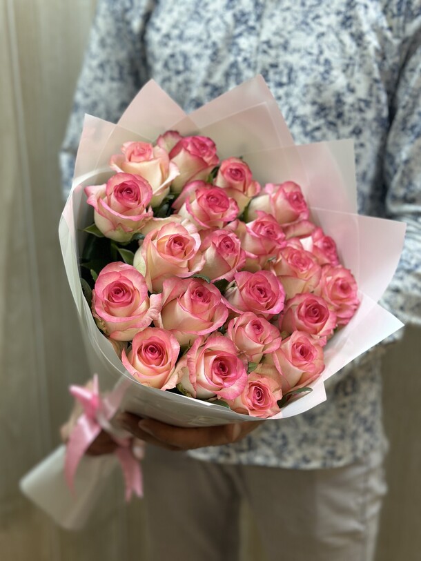 Розы 21 штук, артикул F1311319 - 12100 рублей, доставка по городу. Flawery - доставка цветов