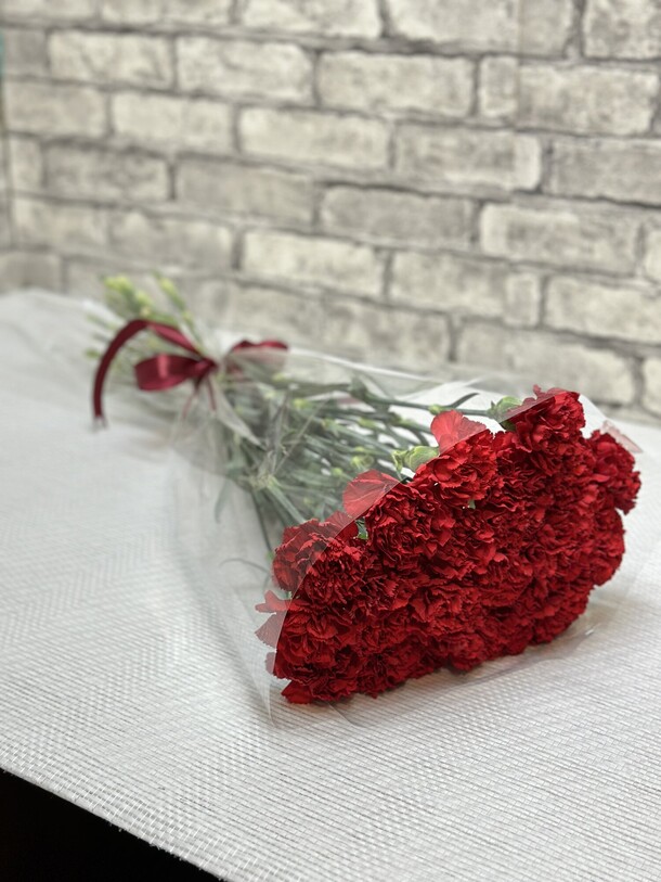 Гвоздика красная, артикул F1320800 - 10406 рублей, доставка по городу. Flawery - доставка цветов