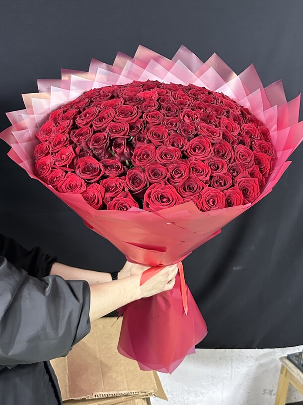 Классика из 101 роз, артикул F1332889 - 48399 рублей, доставка по городу. Flawery - доставка цветов