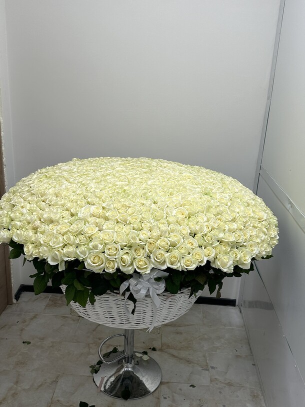 1001 роза вип, артикул F1339692 - 323069 рублей, доставка по городу. Flawery - доставка цветов