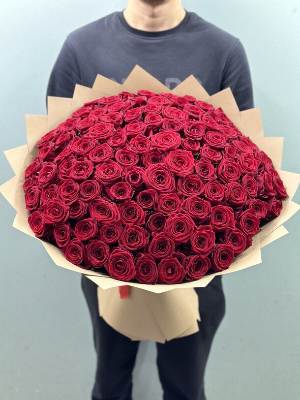 Классика 101 в бумаге, артикул F1339702 - 53845 рублей, доставка по городу. Flawery - доставка цветов