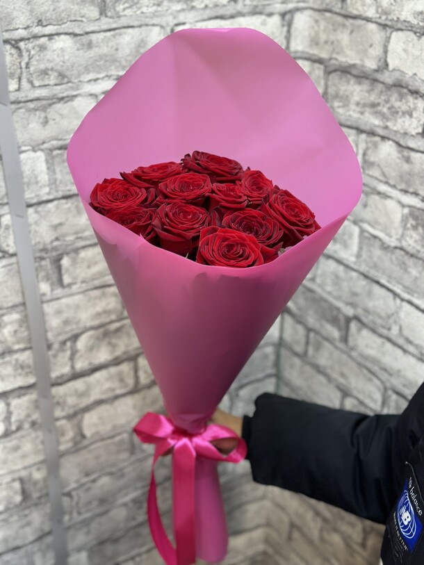 Букетик из 11 роз, артикул F1342316 - 12099 рублей, доставка по городу. Flawery - доставка цветов