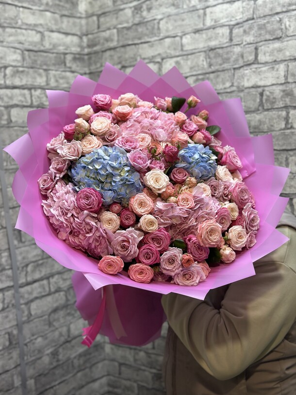 Авторский букет, артикул F1360861 - 40535 рублей, доставка по городу. Flawery - доставка цветов