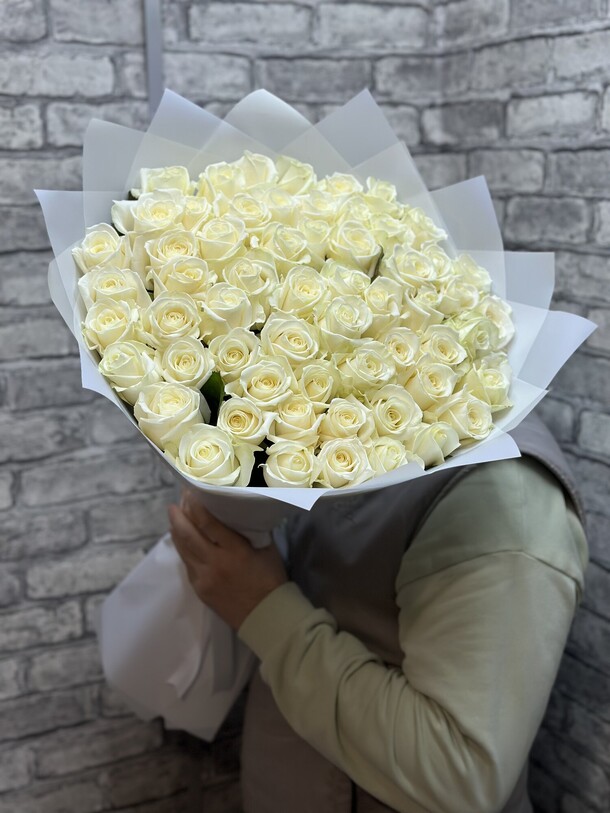 Роза аваланч, артикул F1360864 - 28435 рублей, доставка по городу. Flawery - доставка цветов