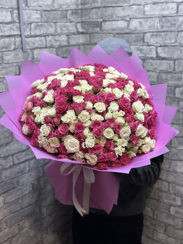 Шикарный букет на 8 марта!, артикул F1388186 - 66550 рублей, доставка по городу. Flawery - доставка цветов