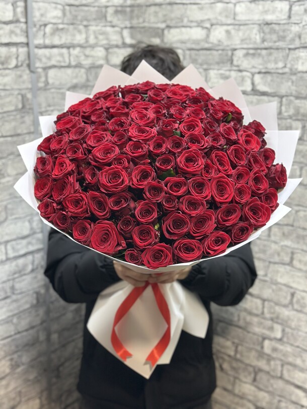 Ароматная роза из 101шт, артикул F1388191 - 53845 рублей, доставка по городу. Flawery - доставка цветов