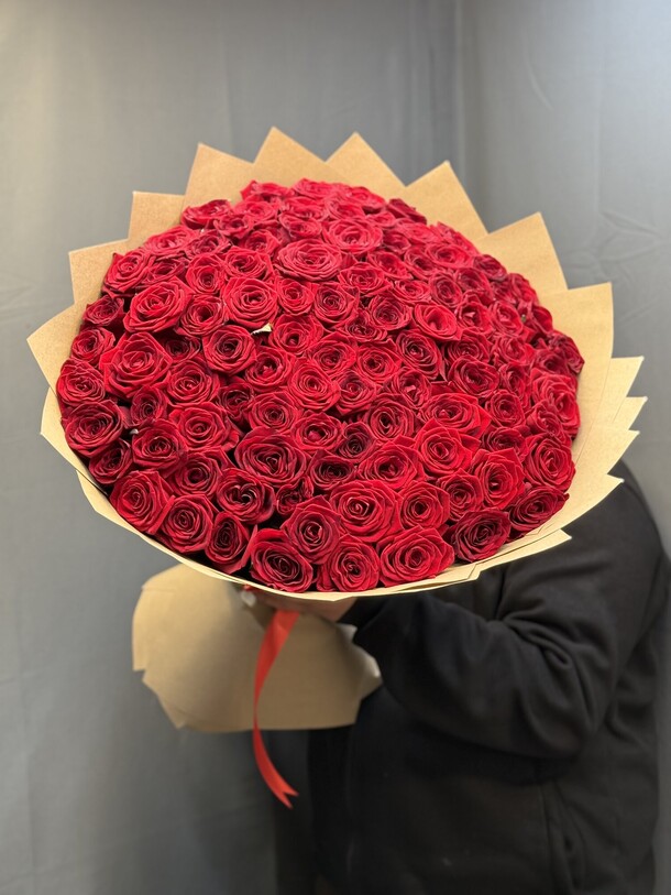 Букет из 101 роз для нее, артикул F1406769 - 25600 рублей, доставка по городу. Flawery - доставка цветов