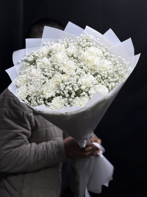 Гвоздика с гипсофилой, артикул F1406770 - 14500 рублей, доставка по городу. Flawery - доставка цветов