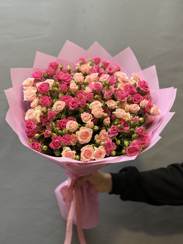 Букет из кустовых роз, артикул F1410056 - 14500 рублей, доставка по городу. Flawery - доставка цветов