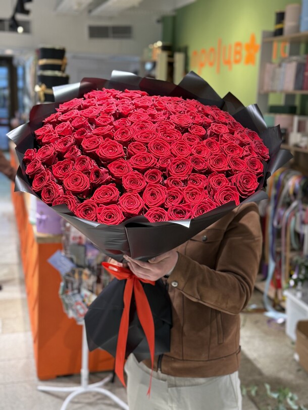 101 роз премиум букет, артикул F1412335 - 23600 рублей, доставка по городу. Flawery - доставка цветов