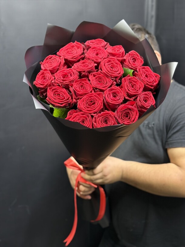 21 роз метровые, артикул F1413253 - 8600 рублей, доставка по городу. Flawery - доставка цветов