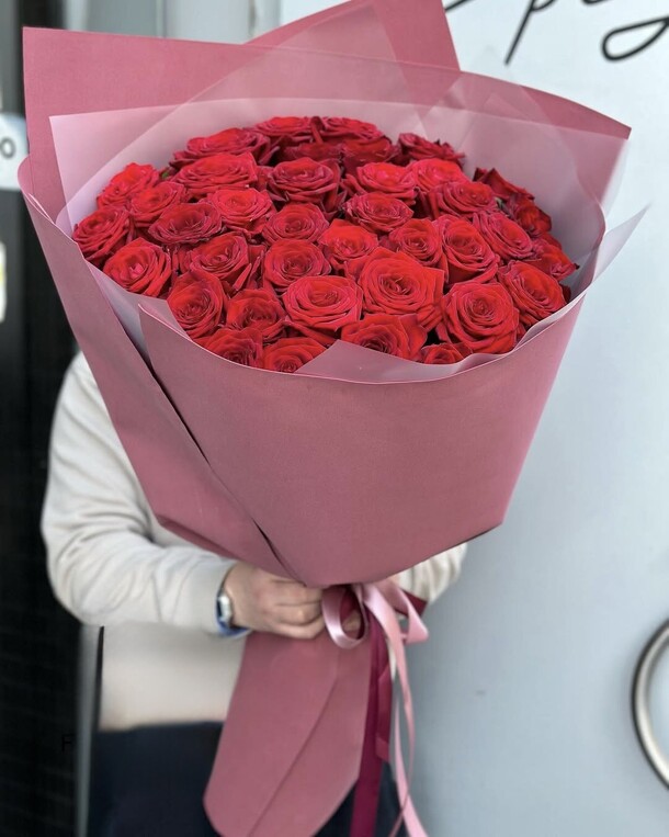 Букет из 39 роз, артикул F1414889 - 11500 рублей, доставка по городу. Flawery - доставка цветов