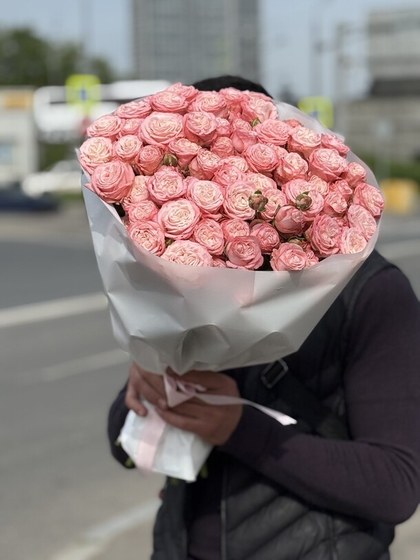 Букет из роз мадам бомбастик, артикул F1419908 - 19999 рублей, доставка по городу. Flawery - доставка цветов