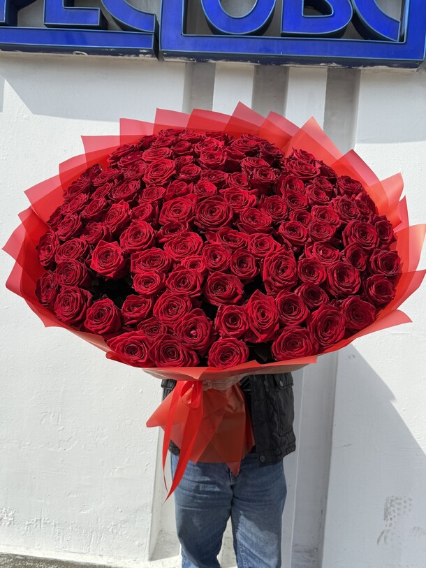 Классика 101 роза ❤️, артикул F1432197 - 27500 рублей, доставка по городу. Flawery - доставка цветов