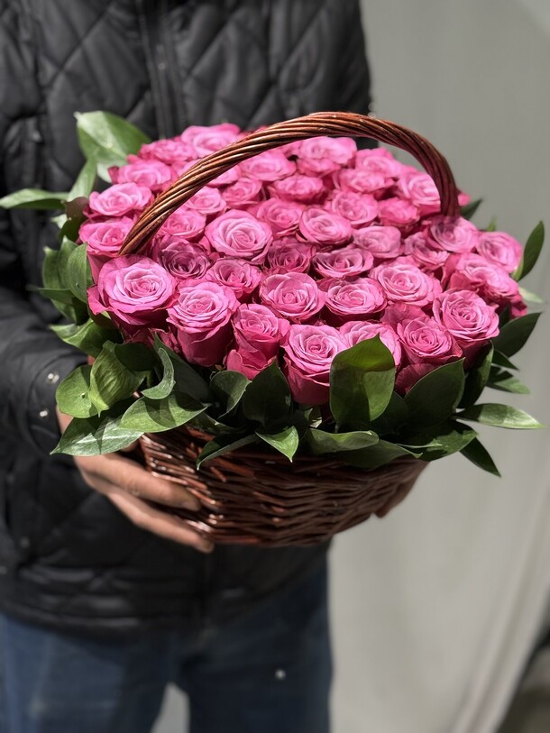 Розы в корзине, артикул F1452370 - 14500 рублей, доставка по городу. Flawery - доставка цветов