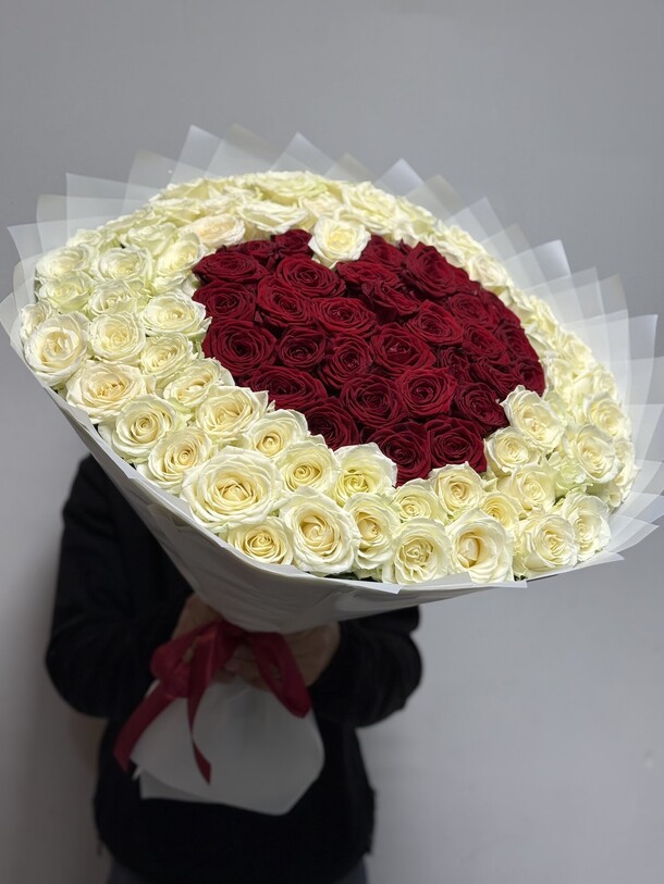 Сердца букет из 101 роз, артикул F1452371 - 66550 рублей, доставка по городу. Flawery - доставка цветов