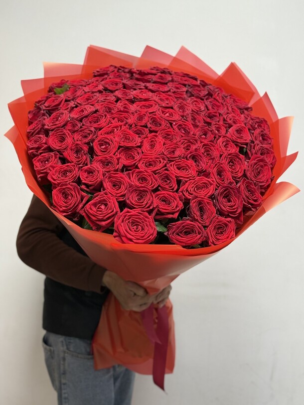 Роза 101 веточек классика, артикул F1452374 - 22999 рублей, доставка по городу. Flawery - доставка цветов