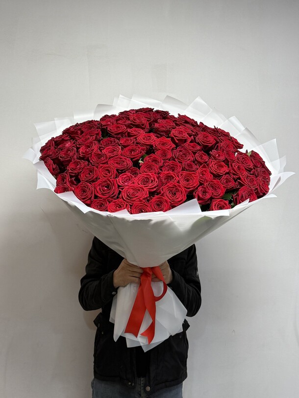 Букет из 101 роз красных, артикул F1452378 - 22500 рублей, доставка по городу. Flawery - доставка цветов