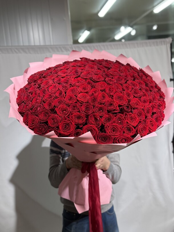 Букет роз из 151 веток❤️❤️❤️, артикул F1452924 - 49999 рублей, доставка по городу. Flawery - доставка цветов