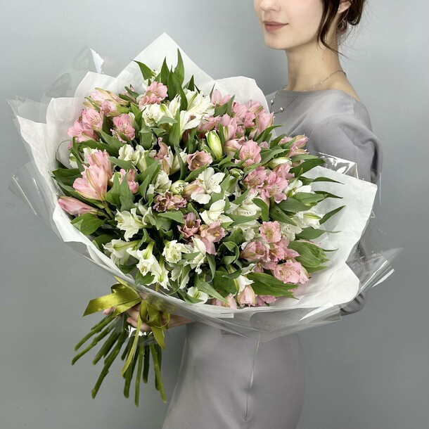 Букет альстромерий, 25шт. (м019), артикул F1225655 - 9800 рублей, доставка по городу. Flawery - доставка цветов