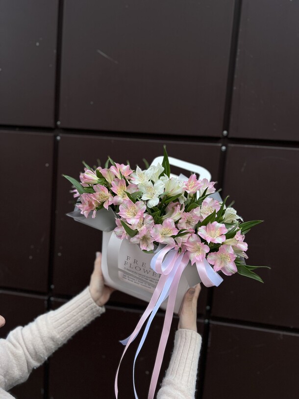 Композиция авторская, артикул F1414566 - 3650 рублей, доставка по городу. Flawery - доставка цветов