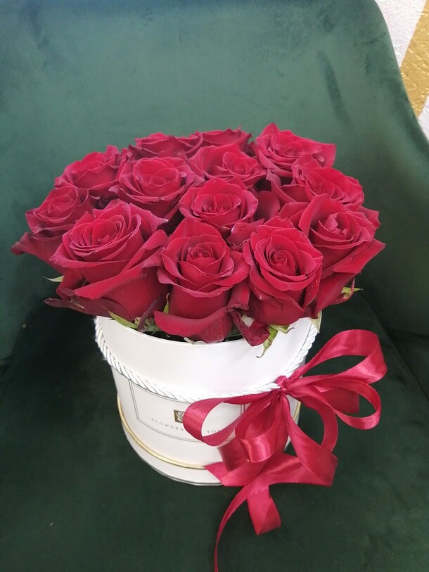 Розы в цилиндре, артикул F1070187 - 8000 рублей, доставка по городу. Flawery - доставка цветов